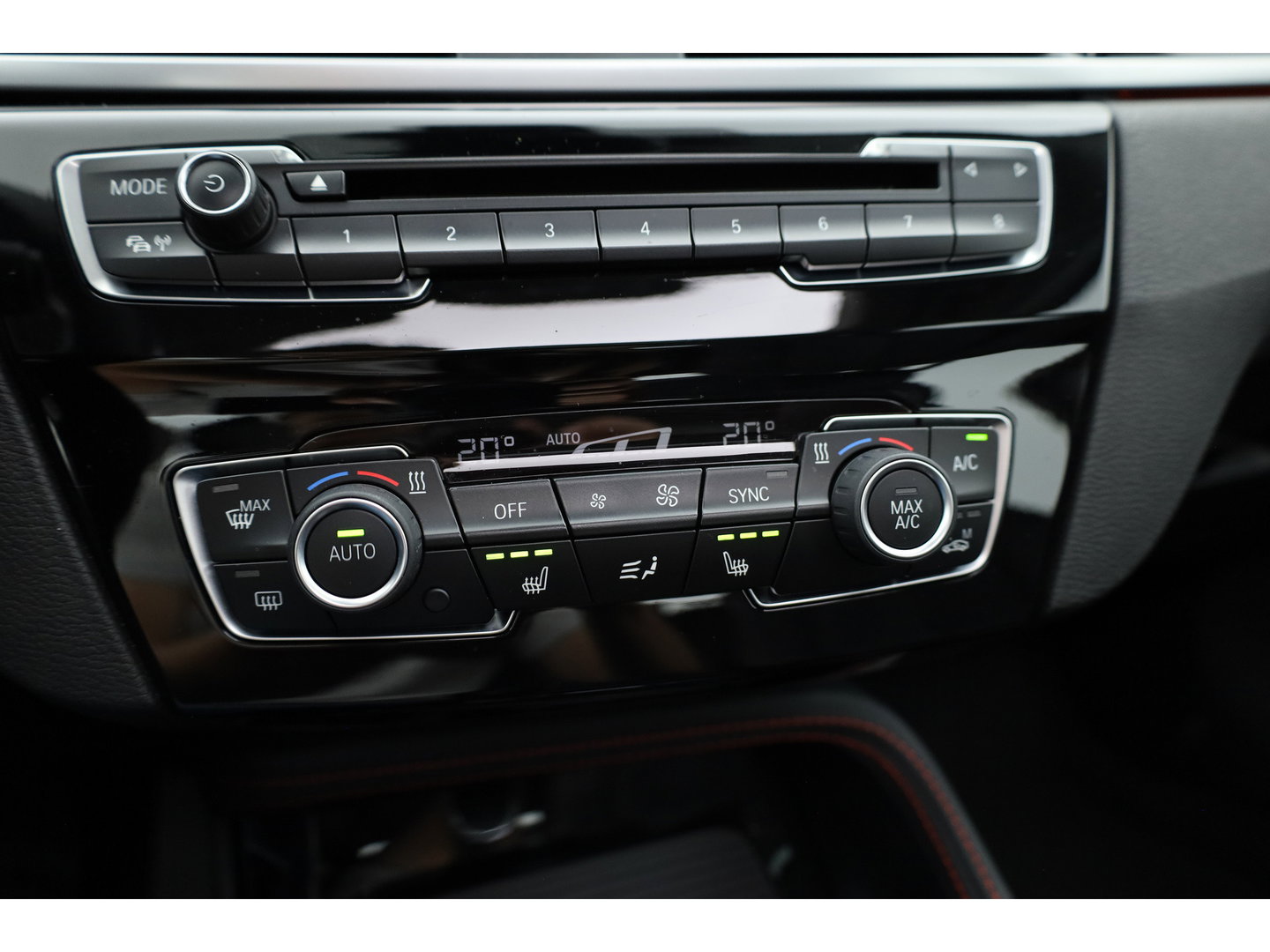 BMW X1 sDrive20i High Executive | Rijklaar!! | Pano | Cruise Contr. | Camera | Apple CarPlay | Stoelverw. | Leder | 18''