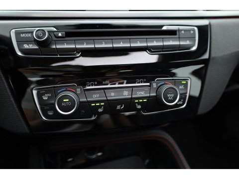 BMW X1 sDrive20i High Executive | Rijklaar!! | Pano | Cruise Contr. | Camera | Apple CarPlay | Stoelverw. | Leder | 18''