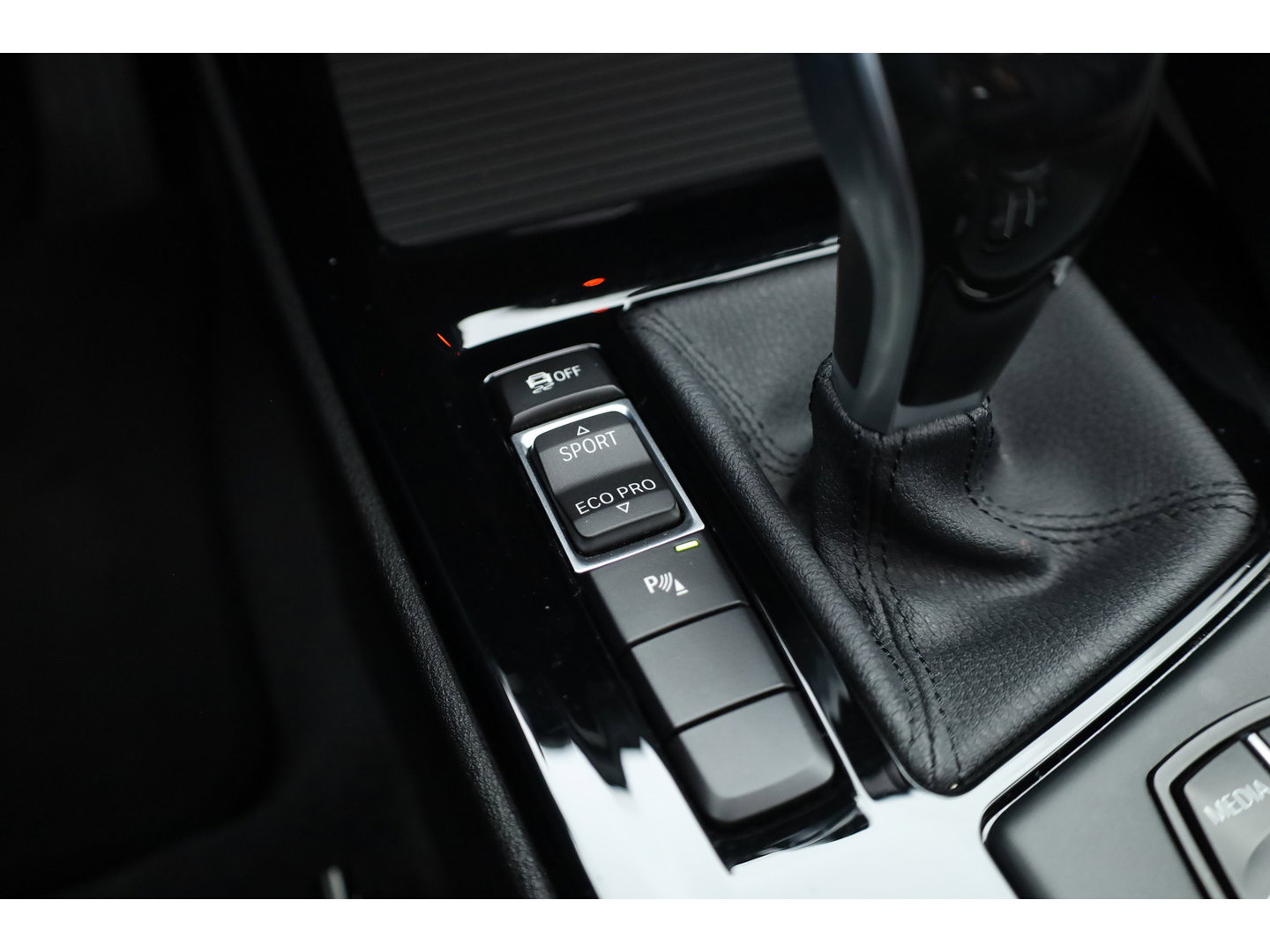 BMW X1 sDrive20i High Executive | Rijklaar!! | Pano | Cruise Contr. | Camera | Apple CarPlay | Stoelverw. | Leder | 18''