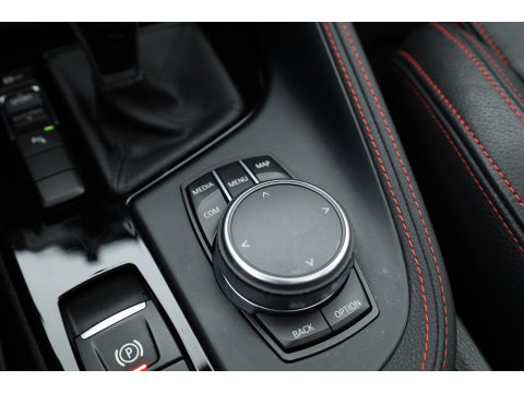 BMW X1 sDrive20i High Executive | Rijklaar!! | Pano | Cruise Contr. | Camera | Apple CarPlay | Stoelverw. | Leder | 18''