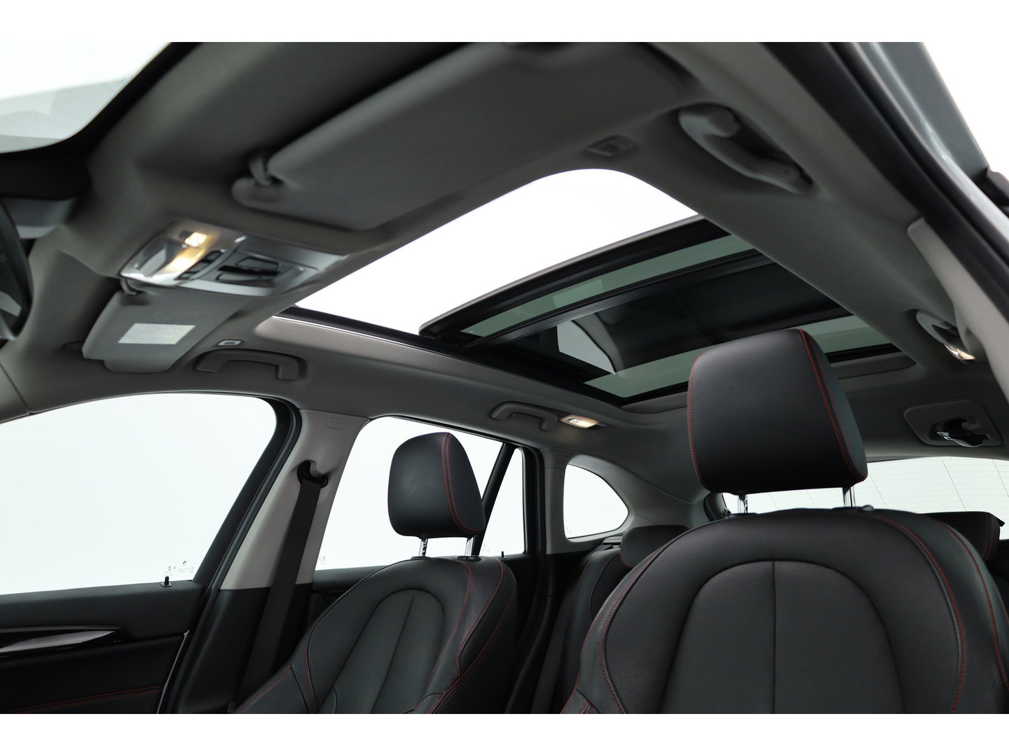 BMW X1 sDrive20i High Executive | Rijklaar!! | Pano | Cruise Contr. | Camera | Apple CarPlay | Stoelverw. | Leder | 18''