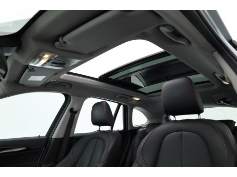 BMW X1 sDrive20i High Executive | Rijklaar!! | Pano | Cruise Contr. | Camera | Apple CarPlay | Stoelverw. | Leder | 18''