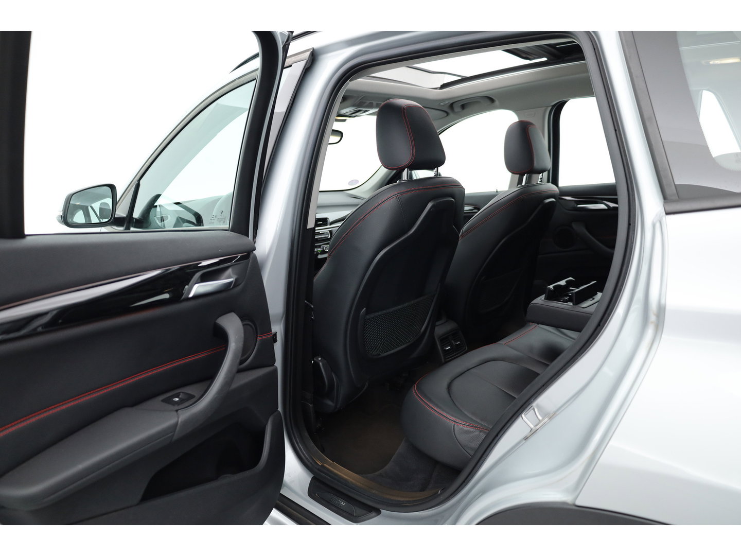 BMW X1 sDrive20i High Executive | Rijklaar!! | Pano | Cruise Contr. | Camera | Apple CarPlay | Stoelverw. | Leder | 18''