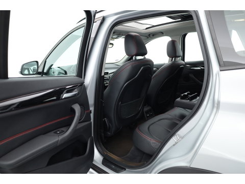BMW X1 sDrive20i High Executive | Rijklaar!! | Pano | Cruise Contr. | Camera | Apple CarPlay | Stoelverw. | Leder | 18''