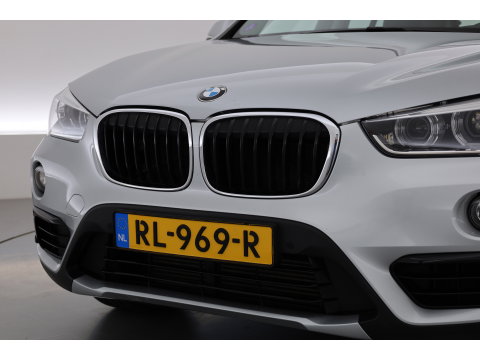 BMW X1 sDrive20i High Executive | Rijklaar!! | Pano | Cruise Contr. | Camera | Apple CarPlay | Stoelverw. | Leder | 18''