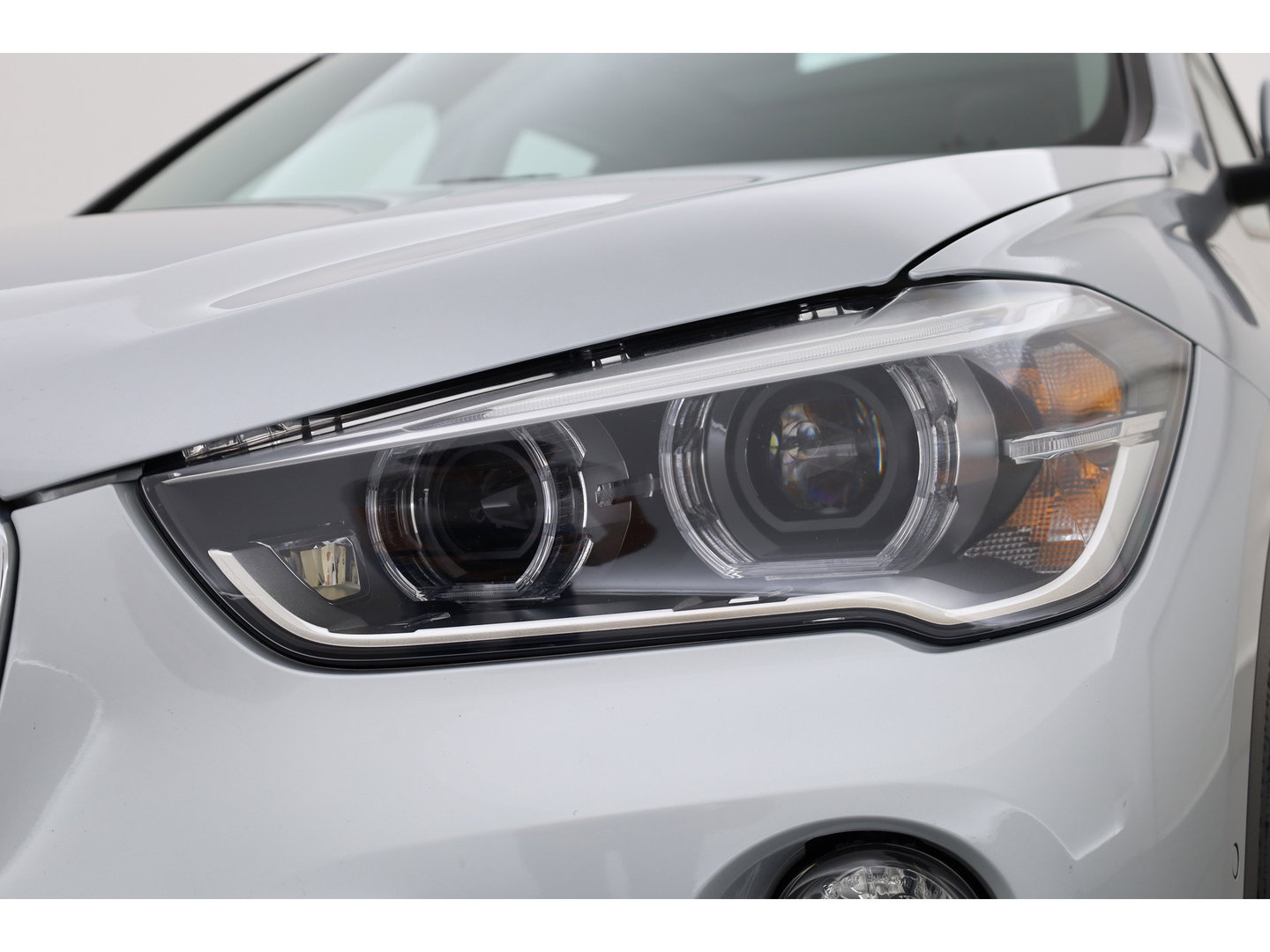 BMW X1 sDrive20i High Executive | Rijklaar!! | Pano | Cruise Contr. | Camera | Apple CarPlay | Stoelverw. | Leder | 18''
