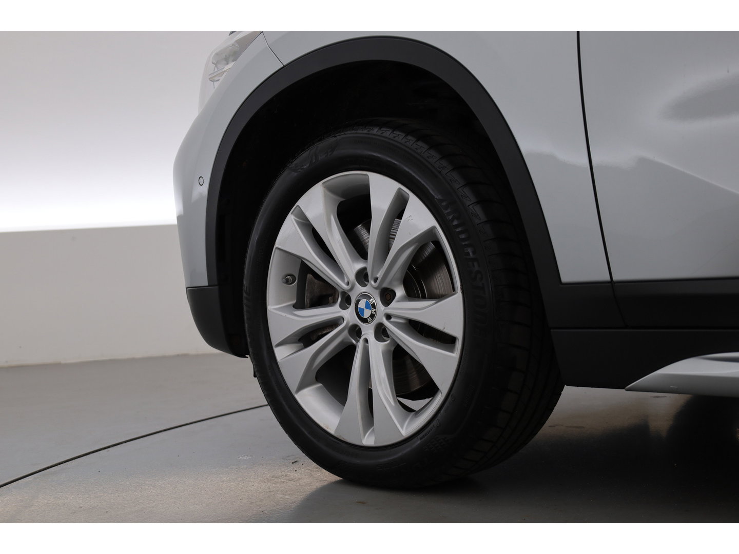 BMW X1 sDrive20i High Executive | Rijklaar!! | Pano | Cruise Contr. | Camera | Apple CarPlay | Stoelverw. | Leder | 18''