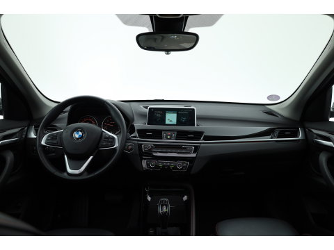 BMW X1 sDrive20i High Executive | Rijklaar!! | Pano | Cruise Contr. | Camera | Apple CarPlay | Stoelverw. | Leder | 18''