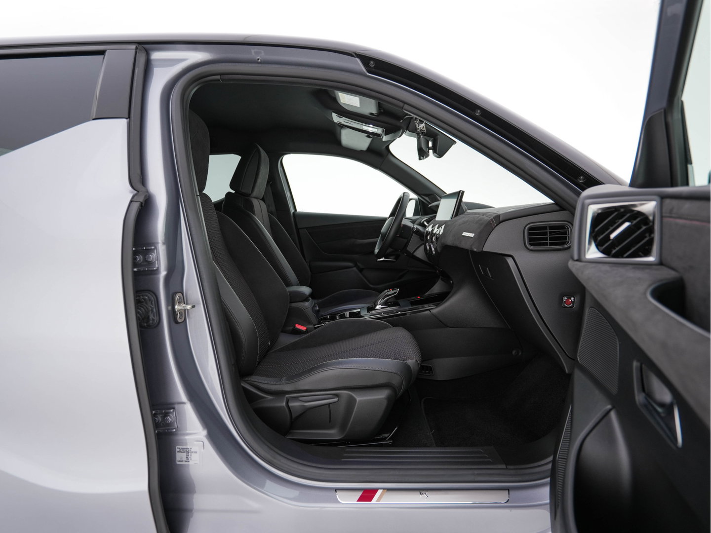 DS DS 3 Crossback E-Tense Performance Line+ 50 kWh Aut. *HEAD-UP | BLINDSPOT | LEATHER-MICROFIBRE | MATRIX-LED | KEYLESS | CAMERA | DIGI-COCKPIT | HEATED-SPORTSEATS | DAB+ | PRIVACY-GLASS | ECC | PDC | CRUISE | 18''ALU*