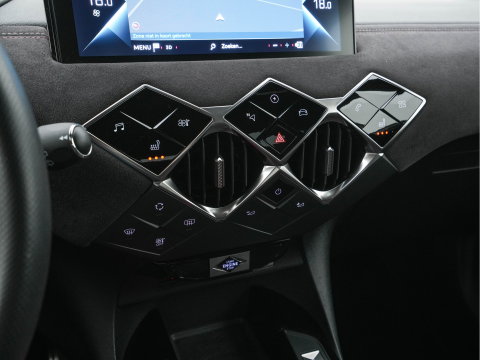 DS DS 3 Crossback E-Tense Performance Line+ 50 kWh Aut. *HEAD-UP | BLINDSPOT | LEATHER-MICROFIBRE | MATRIX-LED | KEYLESS | CAMERA | DIGI-COCKPIT | HEATED-SPORTSEATS | DAB+ | PRIVACY-GLASS | ECC | PDC | CRUISE | 18''ALU*