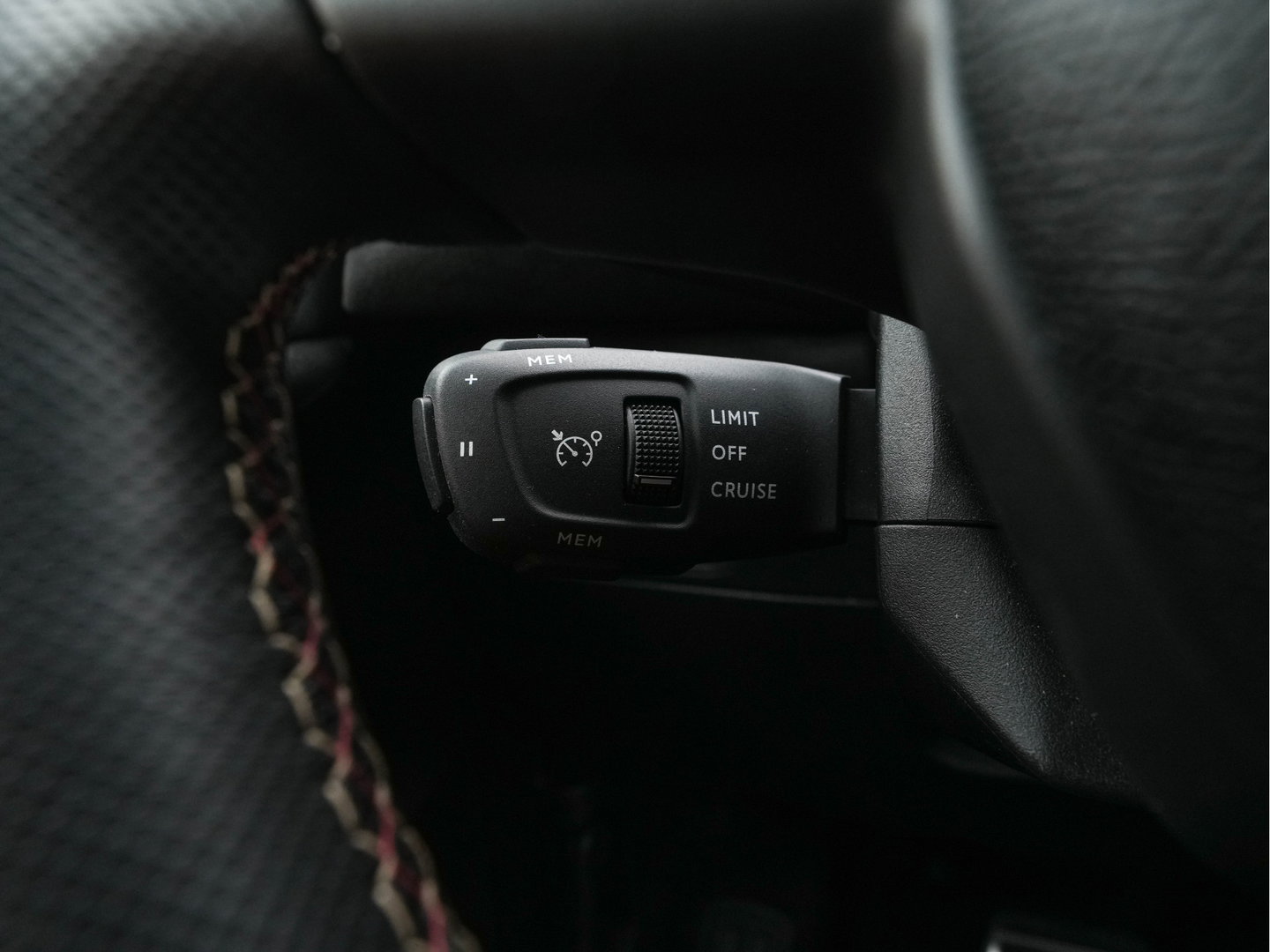 DS DS 3 Crossback E-Tense Performance Line+ 50 kWh Aut. *HEAD-UP | BLINDSPOT | LEATHER-MICROFIBRE | MATRIX-LED | KEYLESS | CAMERA | DIGI-COCKPIT | HEATED-SPORTSEATS | DAB+ | PRIVACY-GLASS | ECC | PDC | CRUISE | 18''ALU*