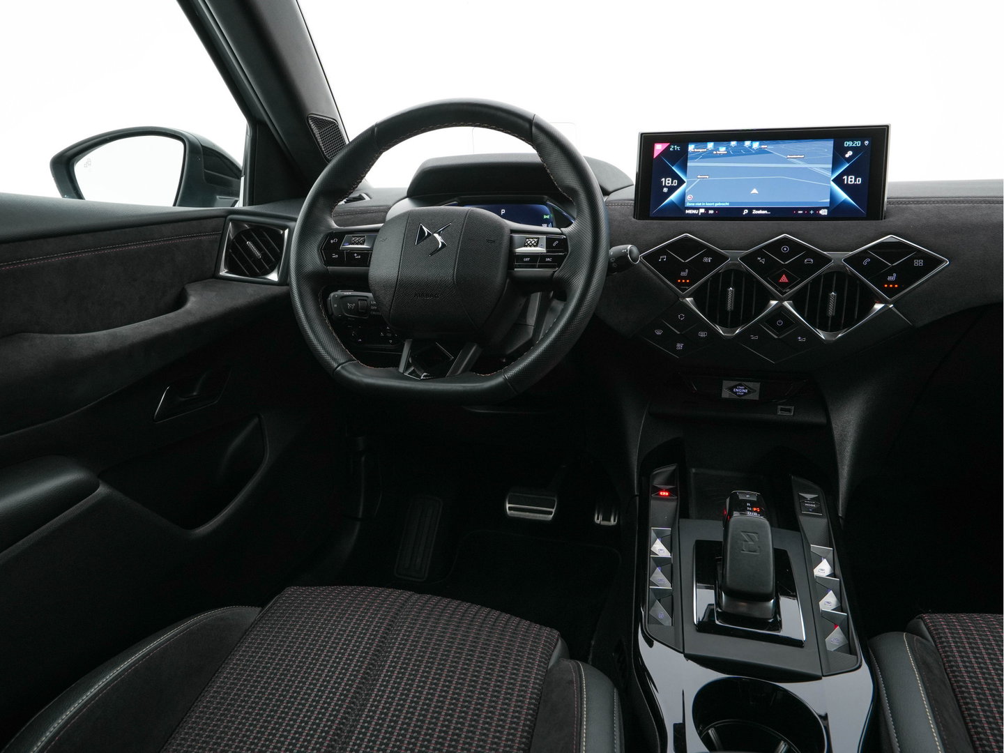 DS DS 3 Crossback E-Tense Performance Line+ 50 kWh Aut. *HEAD-UP | BLINDSPOT | LEATHER-MICROFIBRE | MATRIX-LED | KEYLESS | CAMERA | DIGI-COCKPIT | HEATED-SPORTSEATS | DAB+ | PRIVACY-GLASS | ECC | PDC | CRUISE | 18''ALU*