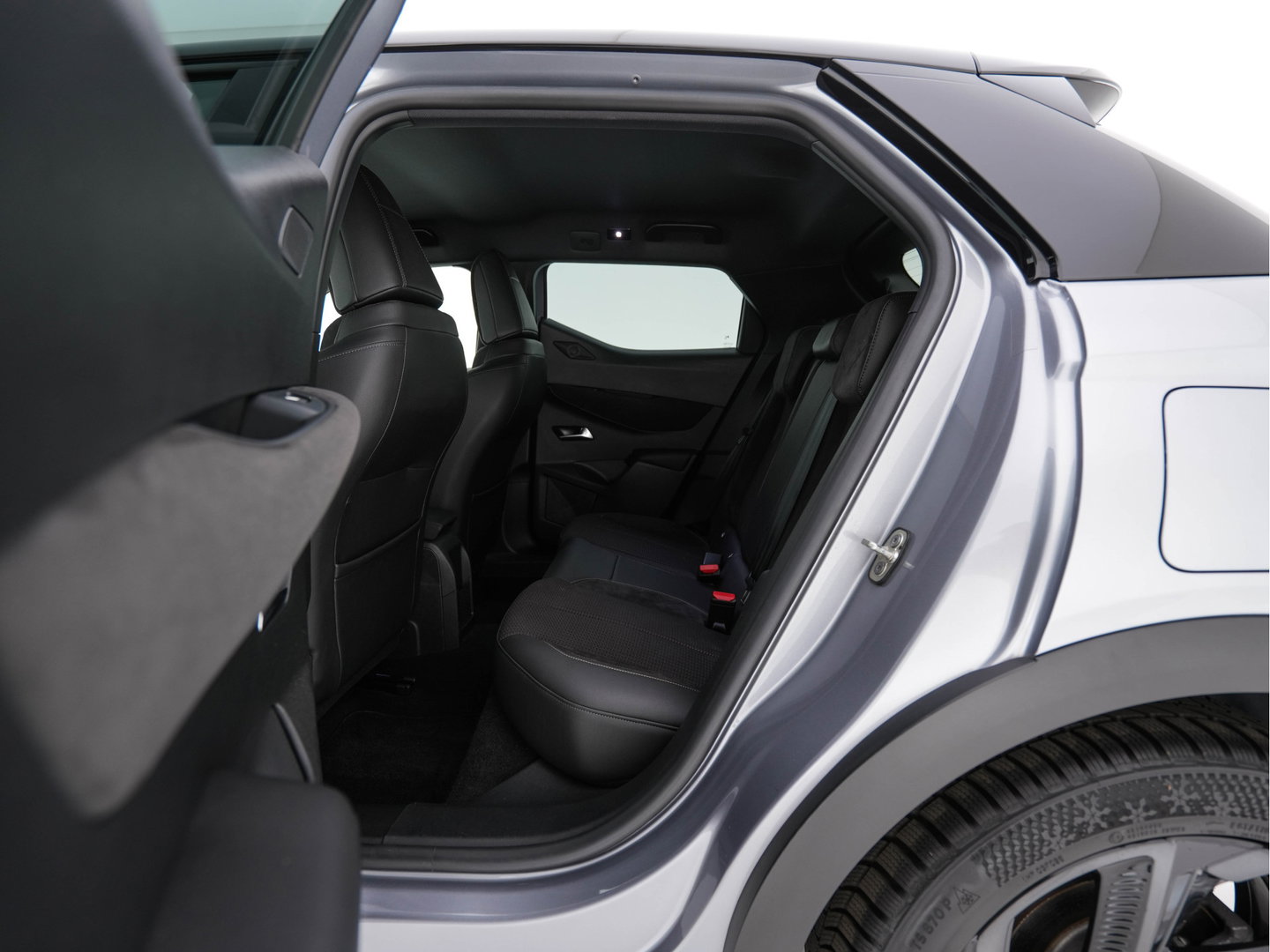 DS DS 3 Crossback E-Tense Performance Line+ 50 kWh Aut. *HEAD-UP | BLINDSPOT | LEATHER-MICROFIBRE | MATRIX-LED | KEYLESS | CAMERA | DIGI-COCKPIT | HEATED-SPORTSEATS | DAB+ | PRIVACY-GLASS | ECC | PDC | CRUISE | 18''ALU*