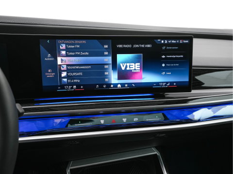 BMW i7 xDrive60 106 kWh M-Sportpack [3-Fase-11kW] {SoH-98%} (INCL.BTW) *PANO | HEAD-UP | LUXURY-LEATHER | FULL-LED | BLIND-SPOT | BOWERS&WILKINS | MEMORY-PACK | TOP-VIEW | VENTILATED/HEATED-COMFORTSEATS | SOFT-CLOSE | WIDE-SREEN-DIGICOCKPIT | KEYLESS