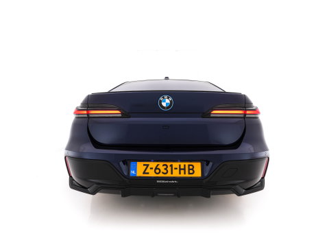 BMW i7 xDrive60 106 kWh M-Sportpack [3-Fase-11kW] {SoH-98%} (INCL.BTW) *PANO | HEAD-UP | LUXURY-LEATHER | FULL-LED | BLIND-SPOT | BOWERS&WILKINS | MEMORY-PACK | TOP-VIEW | VENTILATED/HEATED-COMFORTSEATS | SOFT-CLOSE | WIDE-SREEN-DIGICOCKPIT | KEYLESS