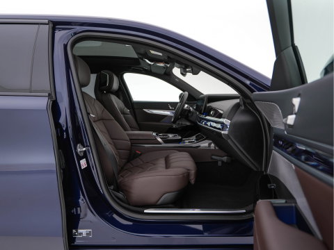 BMW i7 xDrive60 106 kWh M-Sportpack [3-Fase-11kW] {SoH-98%} (INCL.BTW) *PANO | HEAD-UP | LUXURY-LEATHER | FULL-LED | BLIND-SPOT | BOWERS&WILKINS | MEMORY-PACK | TOP-VIEW | VENTILATED/HEATED-COMFORTSEATS | SOFT-CLOSE | WIDE-SREEN-DIGICOCKPIT | KEYLESS