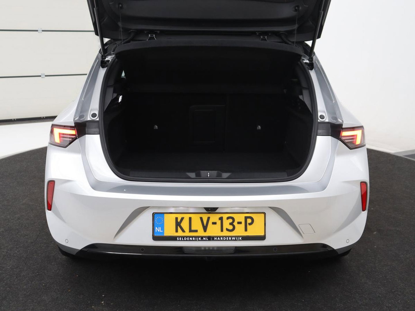 Opel Astra 1.6 Hybrid GS Line | SOH 97,5% | Half leder | Stuur/stoel verwarming | Adaptive cruise | Carplay | 360 Camera | Parks assist | PHEV