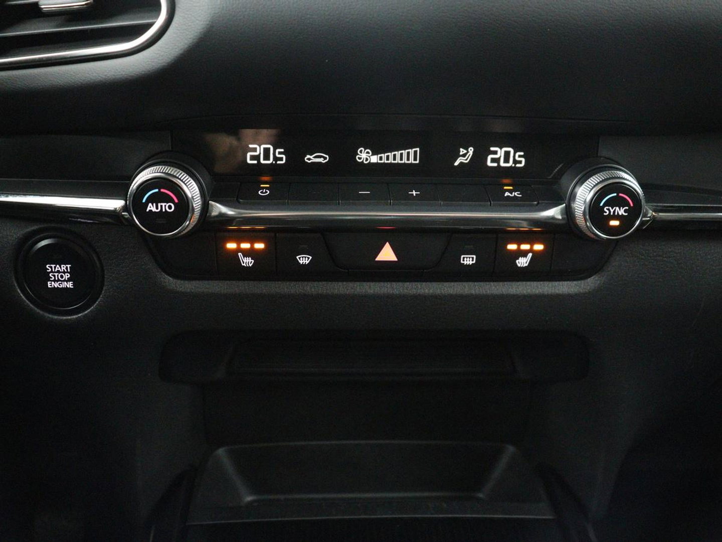 Mazda CX-30 2.0 e-SkyActiv-X M Hybrid Sportive | Stoelverwarming | Head-up | Adaptive cruise | BOSE sound | Carplay | Camera | Park assist |