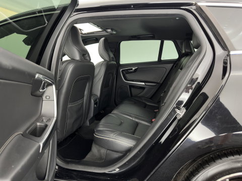 Volvo V60 2.4 D6 Twin Engine R-Design AWD (Plug-In) Aut. *PANO | LEATHER | XENON | MEMORY-PACK | NAVI-FULLMAP | HEATED-SPORTSEATS | PRIVACY-GLASS | ECC | PDC | CRUISE | TOWBAR | 18''ALU*