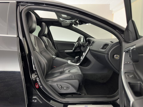 Volvo V60 2.4 D6 Twin Engine R-Design AWD (Plug-In) Aut. *PANO | LEATHER | XENON | MEMORY-PACK | NAVI-FULLMAP | HEATED-SPORTSEATS | PRIVACY-GLASS | ECC | PDC | CRUISE | TOWBAR | 18''ALU*