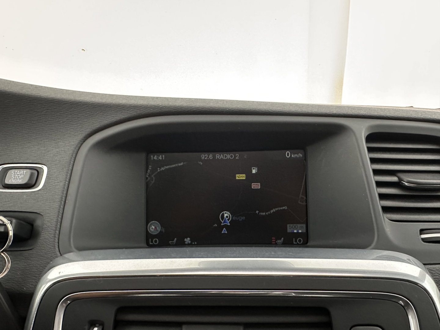 Volvo V60 2.4 D6 Twin Engine R-Design AWD (Plug-In) Aut. *PANO | LEATHER | XENON | MEMORY-PACK | NAVI-FULLMAP | HEATED-SPORTSEATS | PRIVACY-GLASS | ECC | PDC | CRUISE | TOWBAR | 18''ALU*