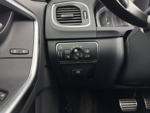 Volvo V60 2.4 D6 Twin Engine R-Design AWD (Plug-In) Aut. *PANO | LEATHER | XENON | MEMORY-PACK | NAVI-FULLMAP | HEATED-SPORTSEATS | PRIVACY-GLASS | ECC | PDC | CRUISE | TOWBAR | 18''ALU*