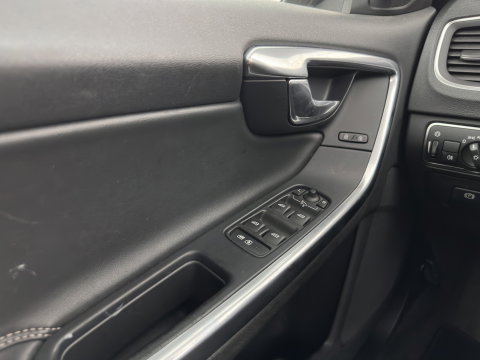Volvo V60 2.4 D6 Twin Engine R-Design AWD (Plug-In) Aut. *PANO | LEATHER | XENON | MEMORY-PACK | NAVI-FULLMAP | HEATED-SPORTSEATS | PRIVACY-GLASS | ECC | PDC | CRUISE | TOWBAR | 18''ALU*