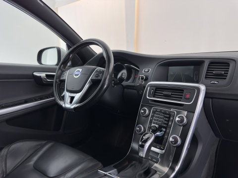 Volvo V60 2.4 D6 Twin Engine R-Design AWD (Plug-In) Aut. *PANO | LEATHER | XENON | MEMORY-PACK | NAVI-FULLMAP | HEATED-SPORTSEATS | PRIVACY-GLASS | ECC | PDC | CRUISE | TOWBAR | 18''ALU*