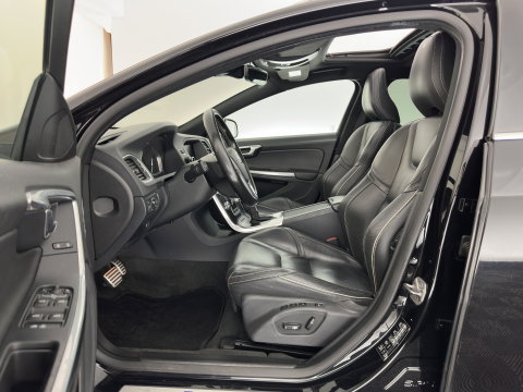 Volvo V60 2.4 D6 Twin Engine R-Design AWD (Plug-In) Aut. *PANO | LEATHER | XENON | MEMORY-PACK | NAVI-FULLMAP | HEATED-SPORTSEATS | PRIVACY-GLASS | ECC | PDC | CRUISE | TOWBAR | 18''ALU*