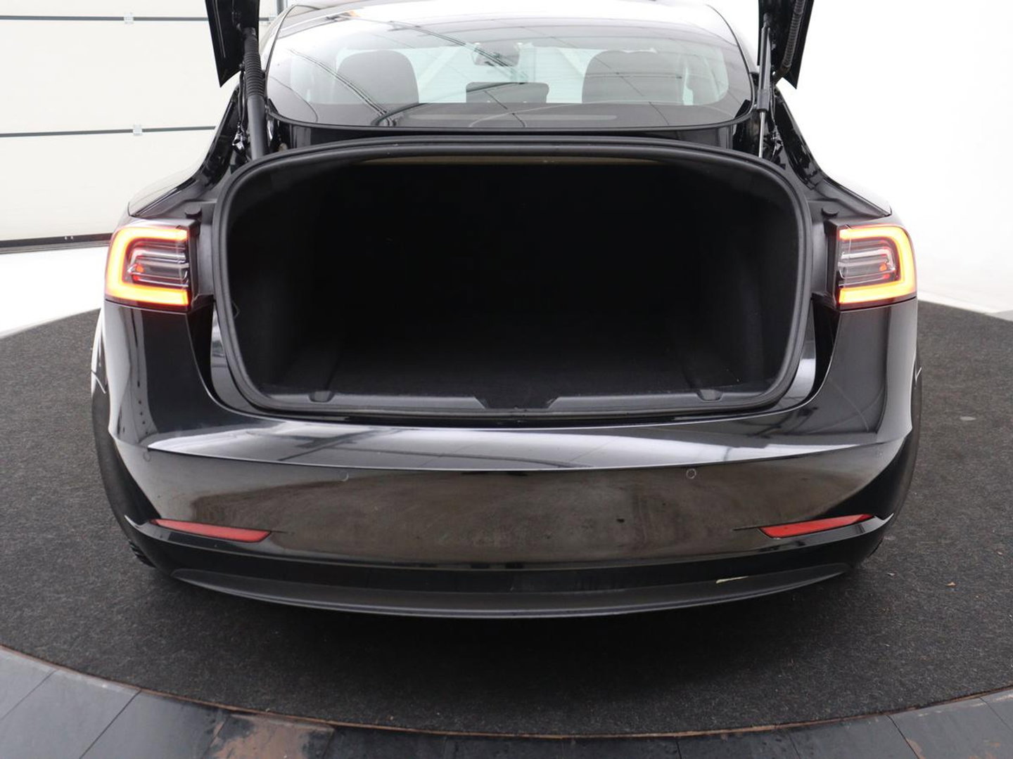 Tesla Model 3 Long Range AWD 75 kWh | SOH 88,8% | Panoramadak | Leder | Memory | Stuur/stoel verwarming | Achterbank verwarming | Adaptive cruise | Climate control