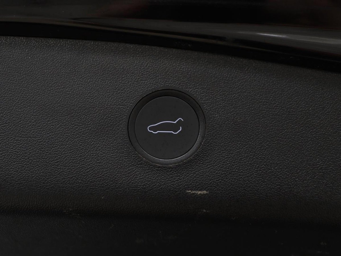 Tesla Model 3 Long Range AWD 75 kWh | SOH 88,8% | Panoramadak | Leder | Memory | Stuur/stoel verwarming | Achterbank verwarming | Adaptive cruise | Climate control