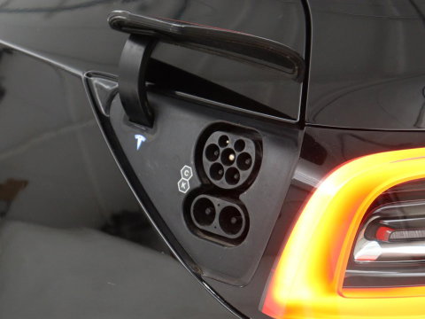 Tesla Model 3 Long Range AWD 75 kWh | SOH 88,8% | Panoramadak | Leder | Memory | Stuur/stoel verwarming | Achterbank verwarming | Adaptive cruise | Climate control