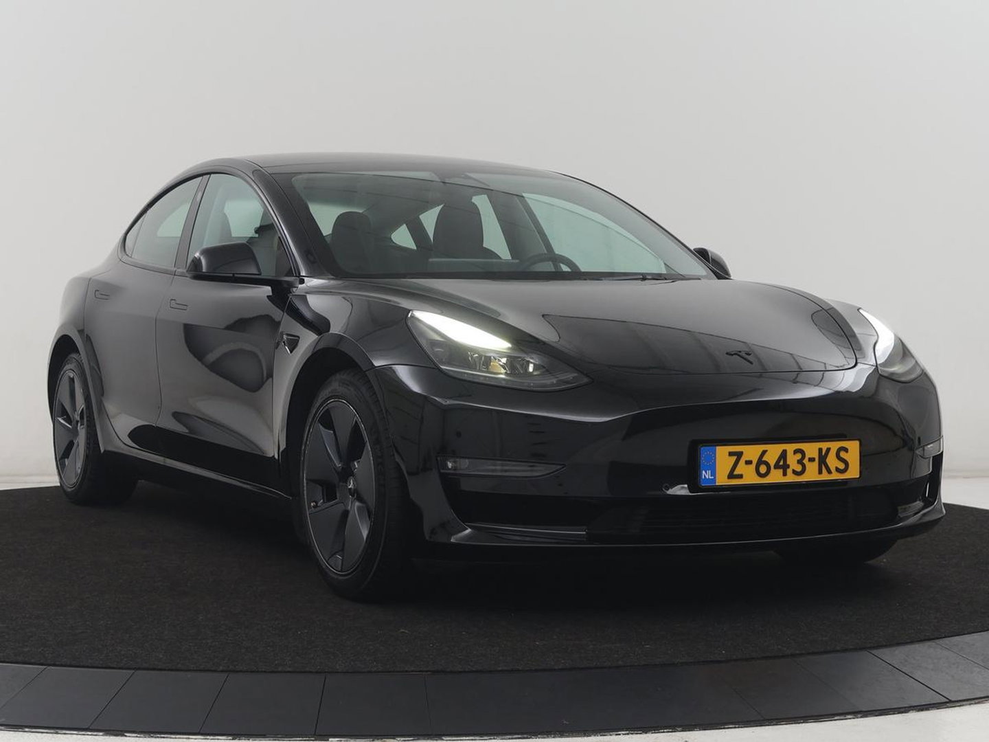 Tesla Model 3 Long Range AWD 75 kWh | SOH 88,8% | Panoramadak | Leder | Memory | Stuur/stoel verwarming | Achterbank verwarming | Adaptive cruise | Climate control