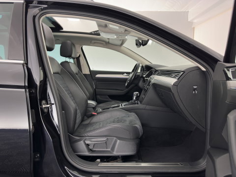 Volkswagen Passat Variant 1.4 TSI GTE Highline Aut. *PANO | HEAD-UP | ADAPTIVE-CRUISE | LEATHER-MICROFIBRE | DYNAUDIO | FULL-LED | BLINDSPOT | TOP-VIEW | HEATED-COMFORTSEATS | KEYLESS | NAVI-FULLMAP | DIGI-COCKPIT | ECC | PDC | 18''ALU*