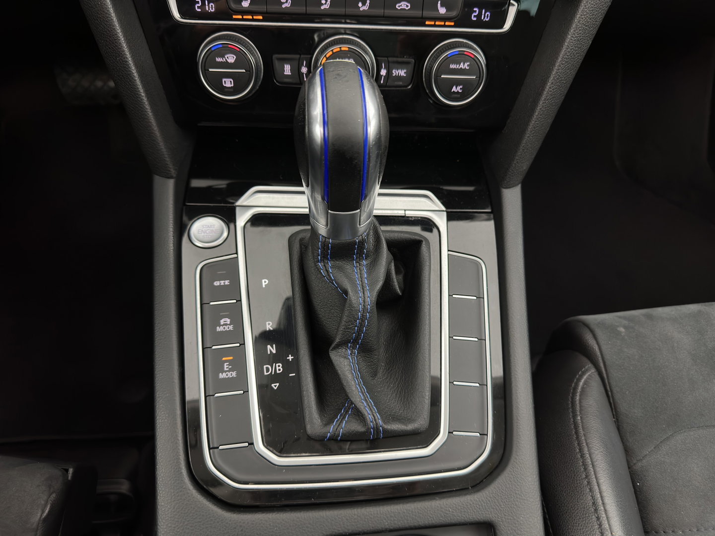 Volkswagen Passat Variant 1.4 TSI GTE Highline Aut. *PANO | HEAD-UP | ADAPTIVE-CRUISE | LEATHER-MICROFIBRE | DYNAUDIO | FULL-LED | BLINDSPOT | TOP-VIEW | HEATED-COMFORTSEATS | KEYLESS | NAVI-FULLMAP | DIGI-COCKPIT | ECC | PDC | 18''ALU*