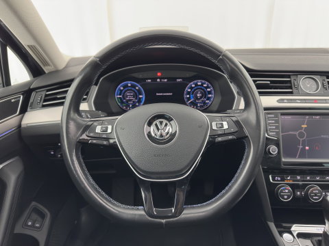 Volkswagen Passat Variant 1.4 TSI GTE Highline Aut. *PANO | HEAD-UP | ADAPTIVE-CRUISE | LEATHER-MICROFIBRE | DYNAUDIO | FULL-LED | BLINDSPOT | TOP-VIEW | HEATED-COMFORTSEATS | KEYLESS | NAVI-FULLMAP | DIGI-COCKPIT | ECC | PDC | 18''ALU*