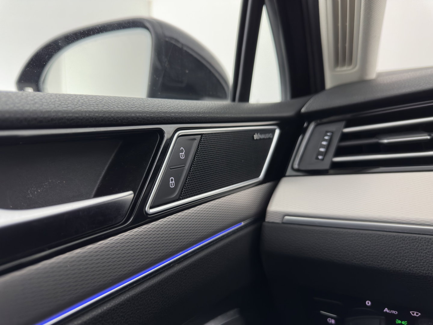 Volkswagen Passat Variant 1.4 TSI GTE Highline Aut. *PANO | HEAD-UP | ADAPTIVE-CRUISE | LEATHER-MICROFIBRE | DYNAUDIO | FULL-LED | BLINDSPOT | TOP-VIEW | HEATED-COMFORTSEATS | KEYLESS | NAVI-FULLMAP | DIGI-COCKPIT | ECC | PDC | 18''ALU*