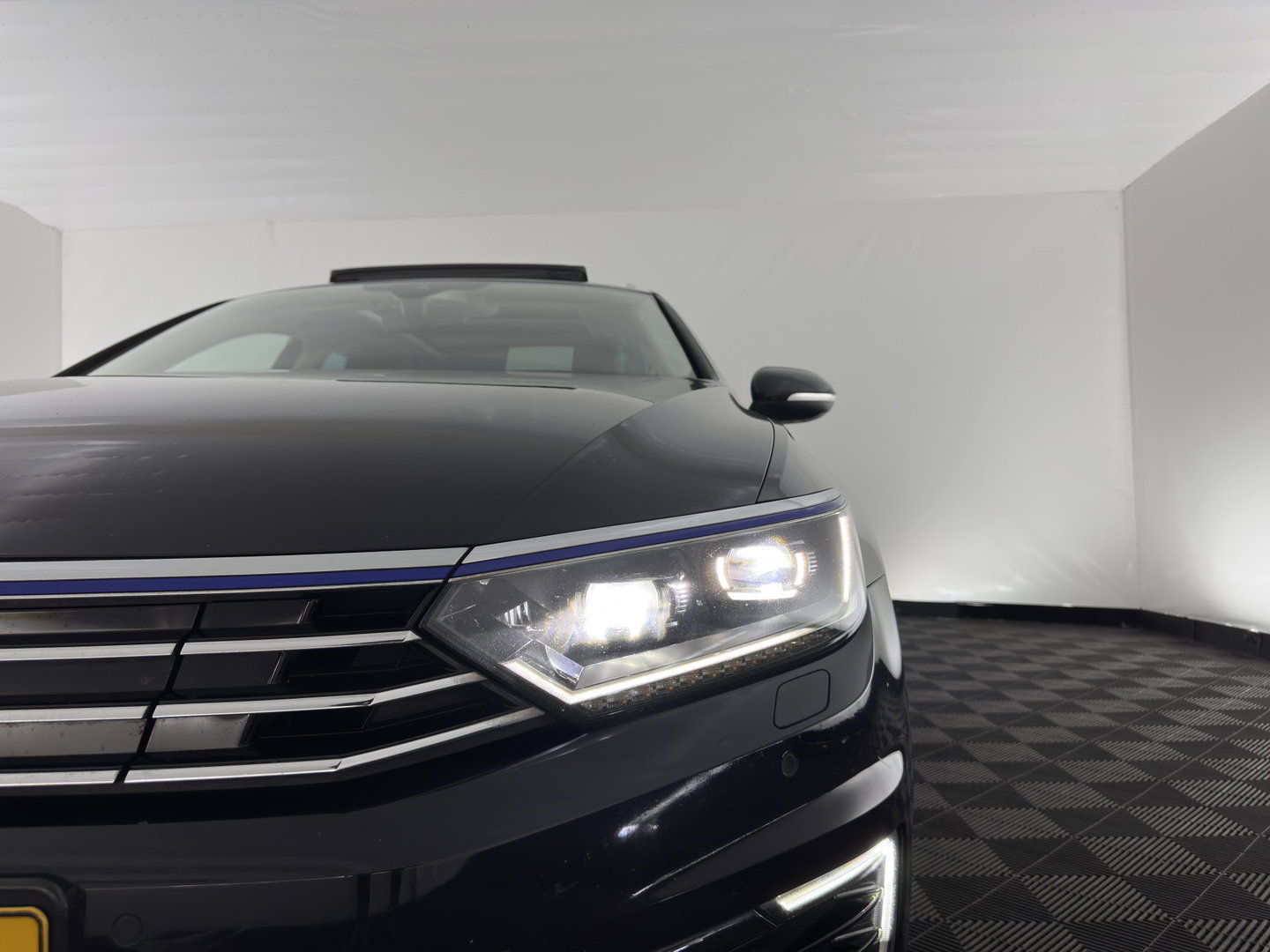 Volkswagen Passat Variant 1.4 TSI GTE Highline Aut. *PANO | HEAD-UP | ADAPTIVE-CRUISE | LEATHER-MICROFIBRE | DYNAUDIO | FULL-LED | BLINDSPOT | TOP-VIEW | HEATED-COMFORTSEATS | KEYLESS | NAVI-FULLMAP | DIGI-COCKPIT | ECC | PDC | 18''ALU*