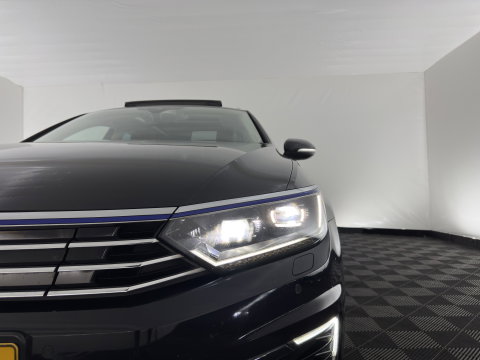 Volkswagen Passat Variant 1.4 TSI GTE Highline Aut. *PANO | HEAD-UP | ADAPTIVE-CRUISE | LEATHER-MICROFIBRE | DYNAUDIO | FULL-LED | BLINDSPOT | TOP-VIEW | HEATED-COMFORTSEATS | KEYLESS | NAVI-FULLMAP | DIGI-COCKPIT | ECC | PDC | 18''ALU*