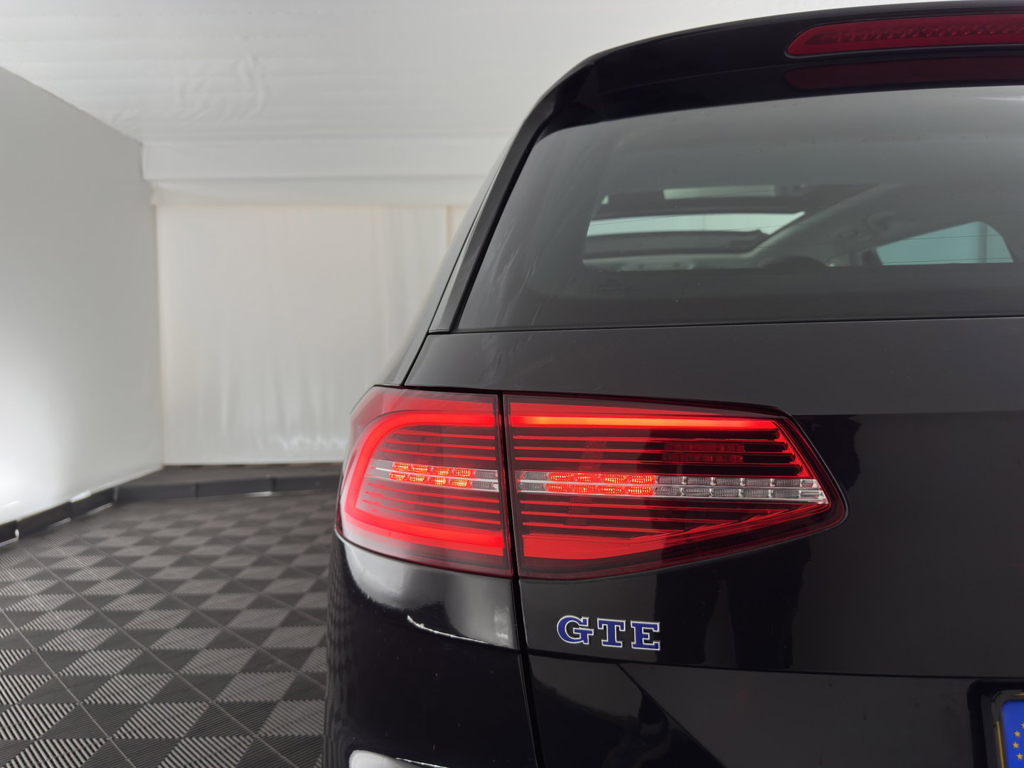 Volkswagen Passat Variant 1.4 TSI GTE Highline Aut. *PANO | HEAD-UP | ADAPTIVE-CRUISE | LEATHER-MICROFIBRE | DYNAUDIO | FULL-LED | BLINDSPOT | TOP-VIEW | HEATED-COMFORTSEATS | KEYLESS | NAVI-FULLMAP | DIGI-COCKPIT | ECC | PDC | 18''ALU*