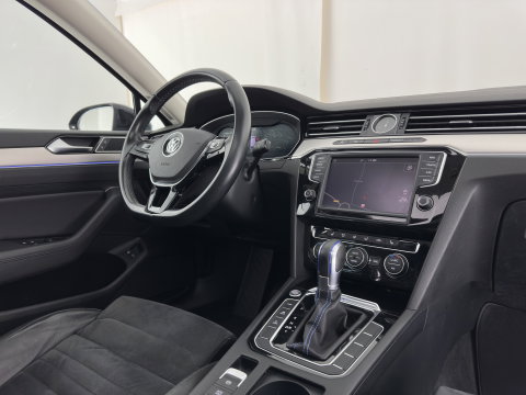Volkswagen Passat Variant 1.4 TSI GTE Highline Aut. *PANO | HEAD-UP | ADAPTIVE-CRUISE | LEATHER-MICROFIBRE | DYNAUDIO | FULL-LED | BLINDSPOT | TOP-VIEW | HEATED-COMFORTSEATS | KEYLESS | NAVI-FULLMAP | DIGI-COCKPIT | ECC | PDC | 18''ALU*
