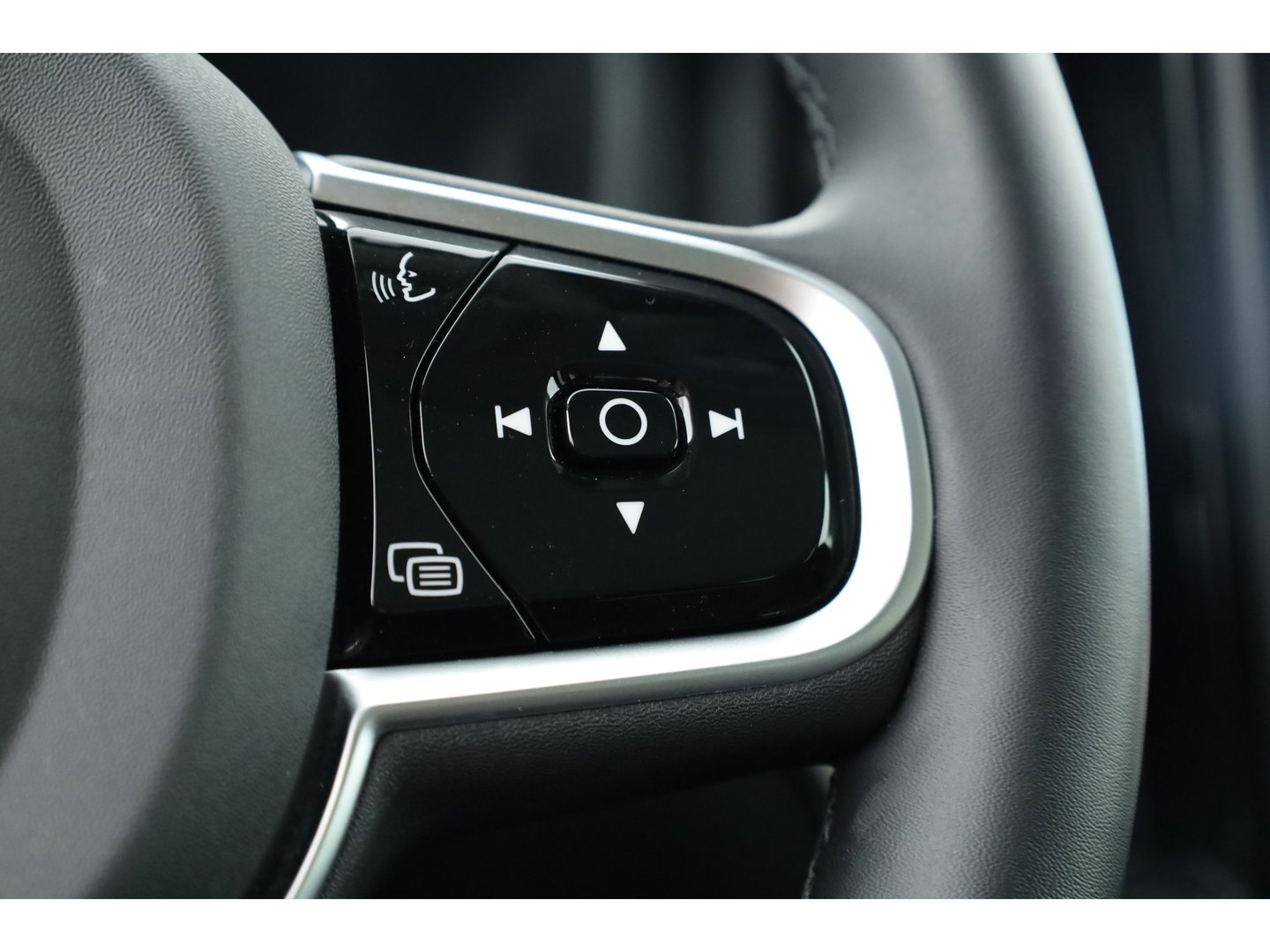 Volvo XC60 2.0 T6 Plug-in AWD Plus Dark Facelift  MY26 | Pano | 360 camera | Trekhaak | Head-up | 4-stoel & stuurverw |
