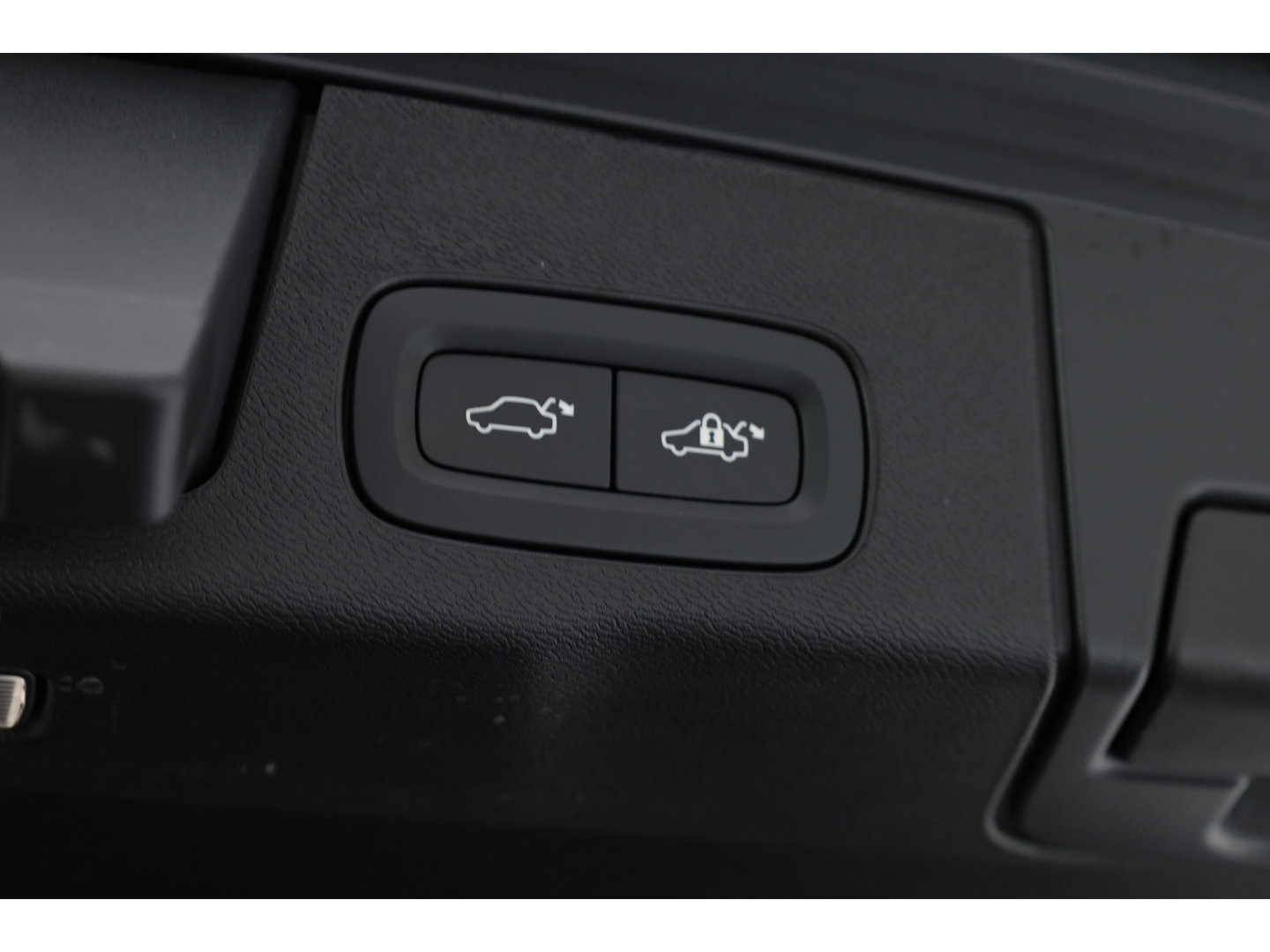 Volvo XC60 2.0 T6 Plug-in AWD Plus Dark Facelift  MY26 | Pano | 360 camera | Trekhaak | Head-up | 4-stoel & stuurverw |