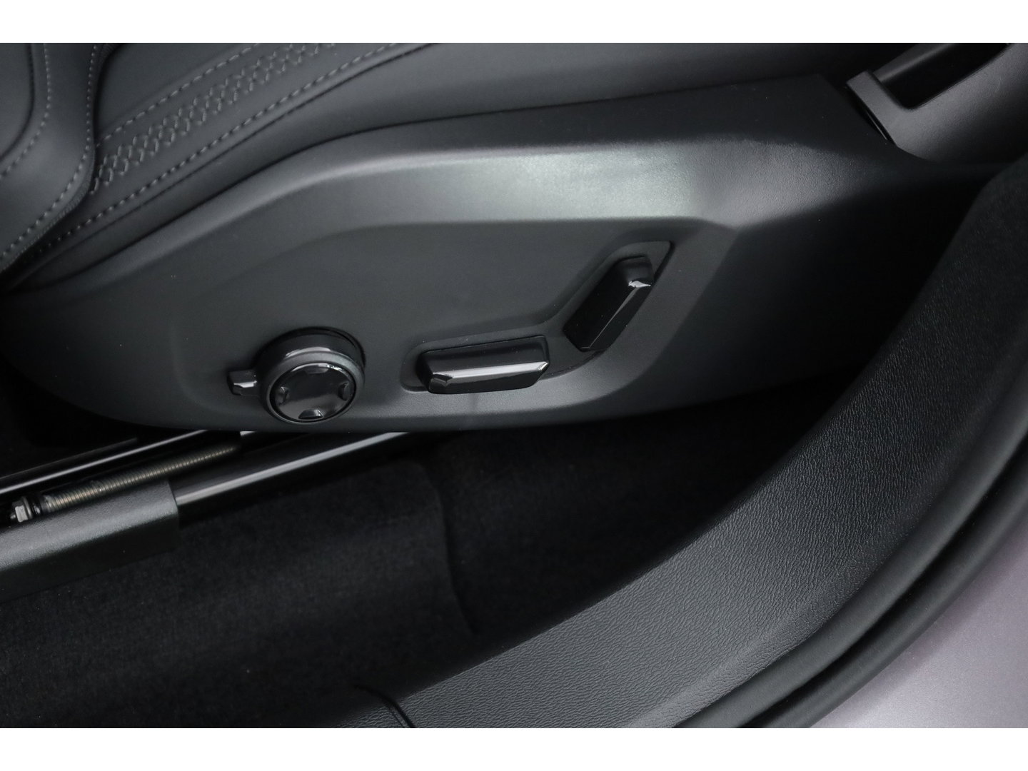 Volvo XC60 2.0 T6 Plug-in AWD Plus Dark Facelift  MY26 | Pano | 360 camera | Trekhaak | Head-up | 4-stoel & stuurverw |