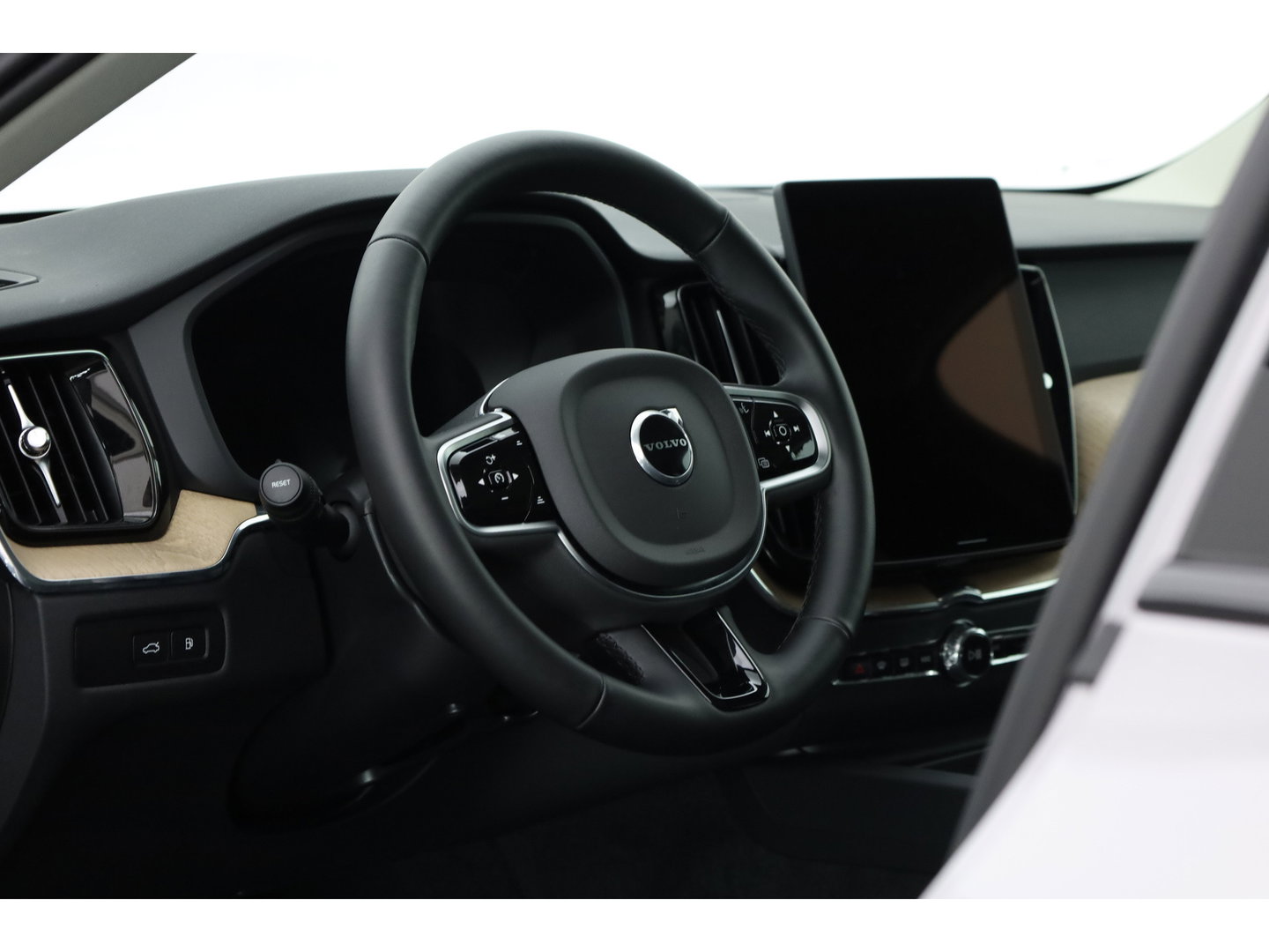 Volvo XC60 2.0 T6 Plug-in AWD Plus Dark Facelift  MY26 | Pano | 360 camera | Trekhaak | Head-up | 4-stoel & stuurverw |