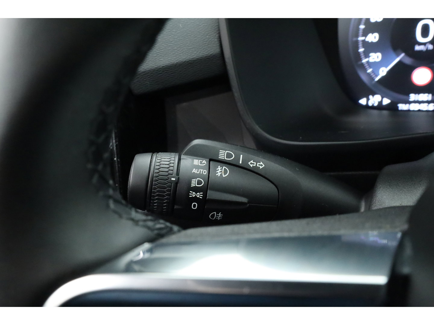 Volvo XC40 1.5 T5 Plug-in hybrid Ultimate Dark | Prijs Rijklaar |Pano-dak | 360 camera | ACC | Blis | H&K Audio | Voorruitverw. | Sportstoelen |