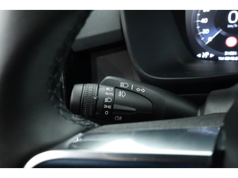 Volvo XC40 1.5 T5 Plug-in hybrid Ultimate Dark | Prijs Rijklaar |Pano-dak | 360 camera | ACC | Blis | H&K Audio | Voorruitverw. | Sportstoelen |