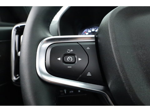 Volvo XC40 1.5 T5 Plug-in hybrid Ultimate Dark | Prijs Rijklaar |Pano-dak | 360 camera | ACC | Blis | H&K Audio | Voorruitverw. | Sportstoelen |