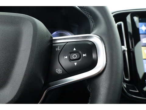 Volvo XC40 1.5 T5 Plug-in hybrid Ultimate Dark | Prijs Rijklaar |Pano-dak | 360 camera | ACC | Blis | H&K Audio | Voorruitverw. | Sportstoelen |