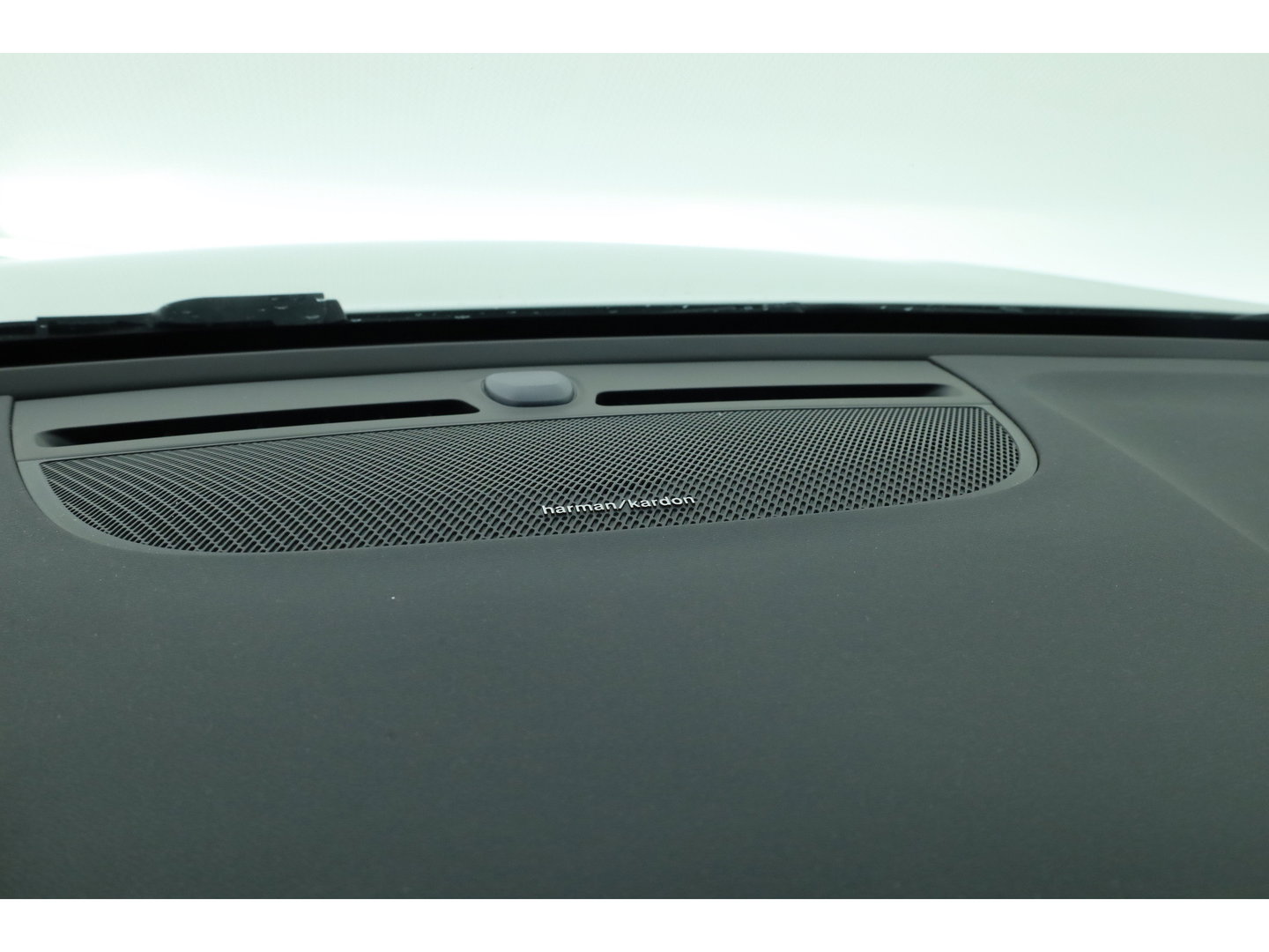 Volvo XC40 1.5 T5 Plug-in hybrid Ultimate Dark | Prijs Rijklaar |Pano-dak | 360 camera | ACC | Blis | H&K Audio | Voorruitverw. | Sportstoelen |